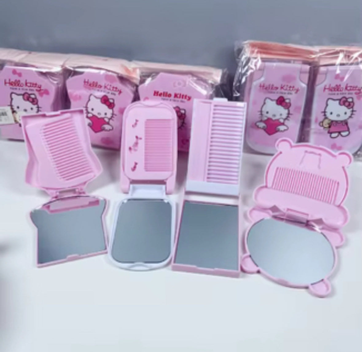 Compact mirror / with comb
